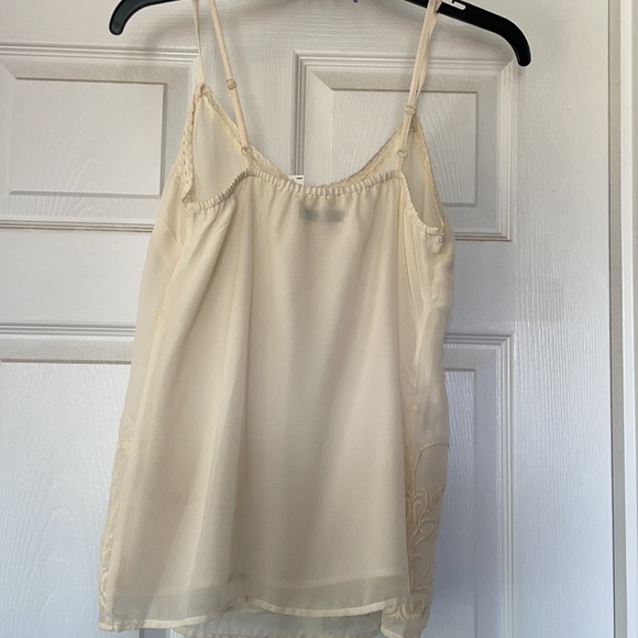 Old Navy camisole top, cream color, XS, NWT.  Great with blazer. - Picture 7 of 7